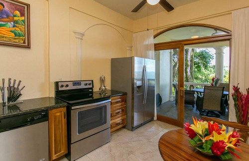 Manuel Antonio Apartment | El Capuchin: Ocean View Apt in B&B-style Villa w/Huge Pool & Central Location
