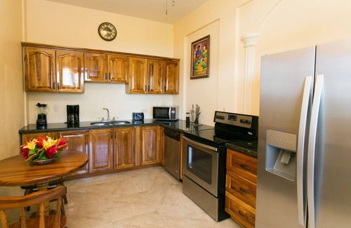 Manuel Antonio Apartment | El Capuchin: Ocean View Apt in B&B-style Villa w/Huge Pool & Central Location