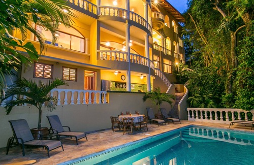 Manuel Antonio Apartment | El Capuchin: Ocean View Apt in B&B-style Villa w/Huge Pool & Central Location