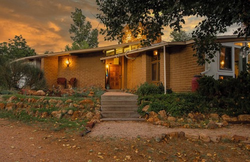 Pojoaque House | El Caracol Court 15 mins North Of Santa Fe!