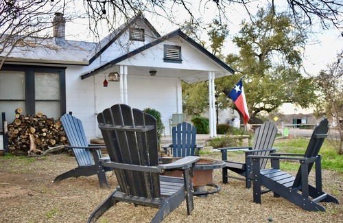 Castell House | “El Castellito” on the Llano River [4 Bed House]