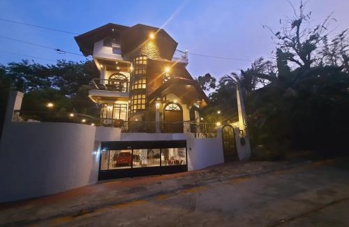 Angono Bed & Breakfast | El Castillo Bed and Breakfast