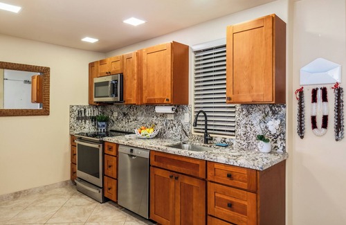 Kaanapali Condo | EL E102 New Listing Peaceful Remodeled Condo w Pool AC Beach Cabana Gym