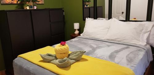 Barrio Ricos y Famosos Apartment | El Encanto Condominiums