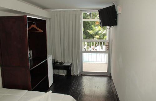 Manuel Antonio Hotel | El Faro Containers Beach Hotel