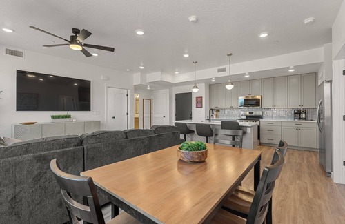 St. George Condo | El Gato: Resort Indoor/Outdoor Pool, Basketball + Pickleball