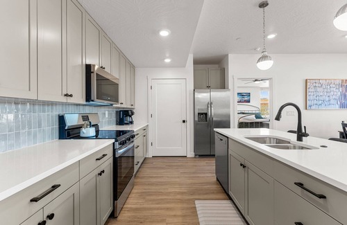St. George Condo | El Gato: Resort Indoor/Outdoor Pool, Basketball + Pickleball