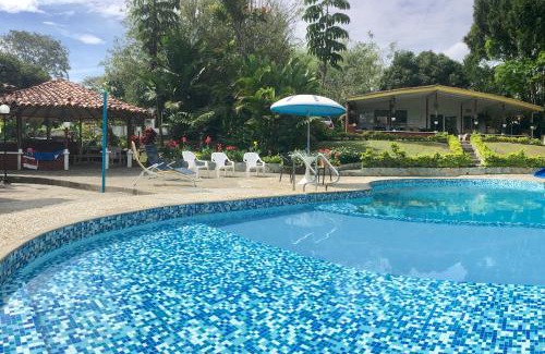 Pereira House | El Jardín de los Colibríes - Pereira, Risaralda