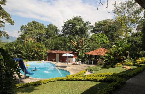 Pereira House | El Jardín de los Colibríes - Pereira, Risaralda