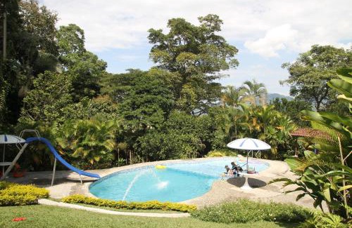 Pereira House | El Jardín de los Colibríes - Pereira, Risaralda