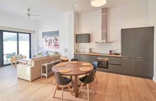 Palmones Apartment | El Limonar 5: Colossal Apartment with terrace