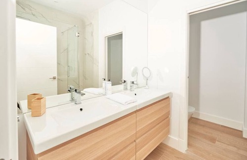 Palmones Apartment | El Limonar 5: Colossal Apartment with terrace