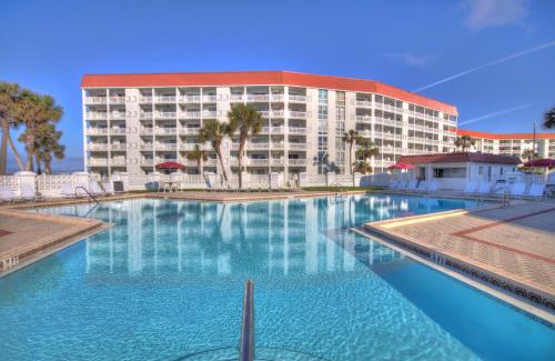 Fort Walton Beach House | El Matador 235 - Beautiful views of the courtyard and Gulf of Mexico
