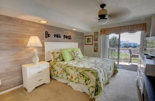 Fort Walton Beach House | El Matador 235 - Beautiful views of the courtyard and Gulf of Mexico