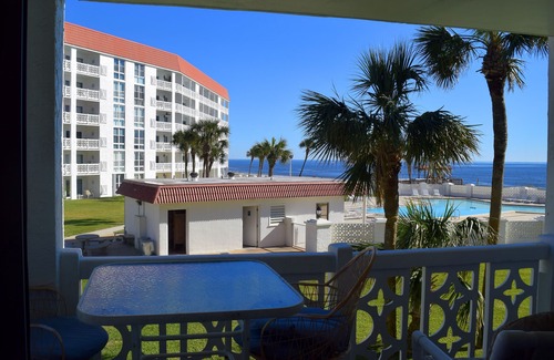 Fort Walton Beach Condo | El Matador 424 by Alicia Hollis Rentals Open Aug 9 FREE TICKETS! $300/Day