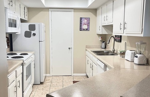 Fort Walton Beach Condo | El Matador 445 by Alicia Hollis Rentals Open Aug 17 FREE TICKETS! $300/Day