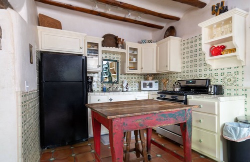 Tesuque House | El Nido Lane Tesuque | Fireplaces, Walk to Plaza