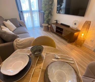 Old Town Apartment | "El Paraguas del Antiguo" Parking privado gratuito-Tres dormitorios independientes