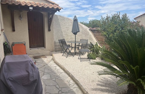 Roquebrune-sur-Argens Apartment | El paraiso self-contained studio in the center of Roquebrune sur argens