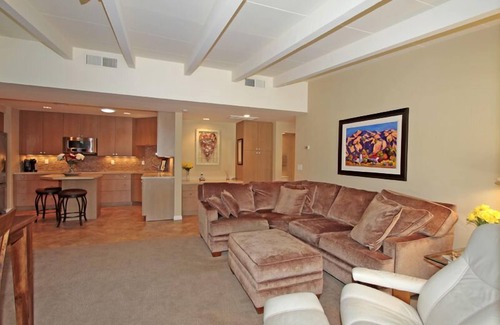 Palm Desert Villa | El Paseo, 'The Rodeo Drive of Beverly Hills' In Palm Desert. Free Wi FI