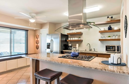 Biggs Field House | El Paso Smart House: Backyard - 12 Mi to Downtown