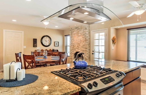 Biggs Field House | El Paso Smart House: Backyard - 12 Mi to Downtown