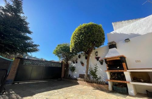 Cuevas del Becerro House | El Pinsapo Casa Rural