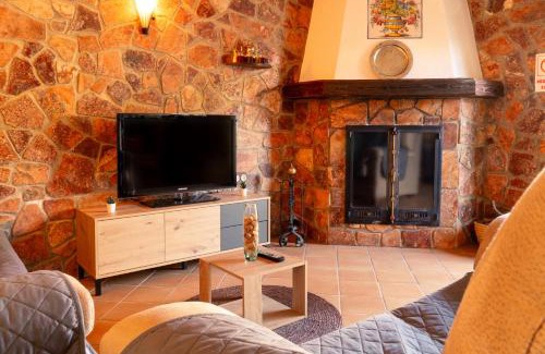 Cuevas del Becerro House | El Pinsapo Casa Rural