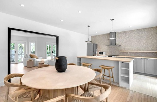 Southwest Coconut Grove Cottage | El Prado’s Getaway. Charming 2B 1B retreat in upscale Coconut Grove