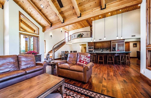 Fort Valley House | "El Rancho" The Grand House with Snowbowl Vistas w/AC
