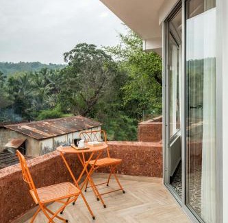 Parra Apartment | El Raso, Premium 1 BHK Apartments with Shared Pool, just 2 mins drive from famous Parra Coconut Tree Road, 24x7 Security, Kitchen, Daily Housekeeping