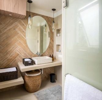 Parra Apartment | El Raso, Premium 1 BHK Apartments with Shared Pool, just 2 mins drive from famous Parra Coconut Tree Road, 24x7 Security, Kitchen, Daily Housekeeping