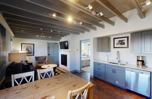 Downtown Santa Fe House | El Rito Casita: Downtown Railyard District, short walk to Plaza