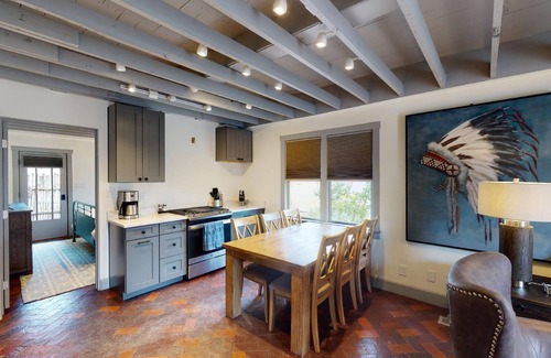 Downtown Santa Fe House | El Rito Casita: Downtown Railyard District, short walk to Plaza
