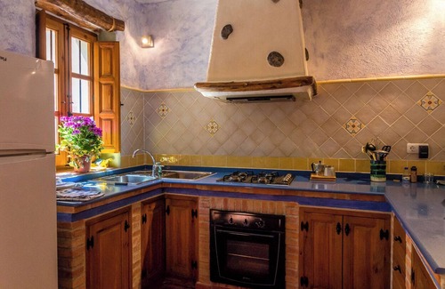 Guajar Faraguit House | El Sol: Holiday home with cave pool! Enjoy mountains, beach and Granada/Malaga