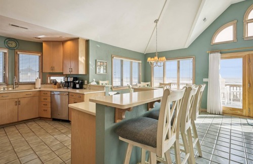 South Nags Head House | El Sueno -Beautifully Maintained 5BR Oceanfront with Hot Tub