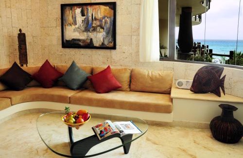 Downtown Hotel | El Taj Oceanfront and Beachside Condo Hotel