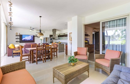 Las Jarretaderas Condo | El Tigre Deluxe, 2BD, Pool and Golf view and near Beaches!