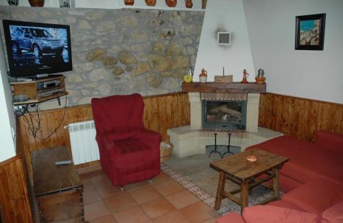 Navalguijo House | El Tormal