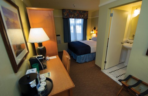 Grand Canyon Village Hotel | El Tovar - Inside the Park