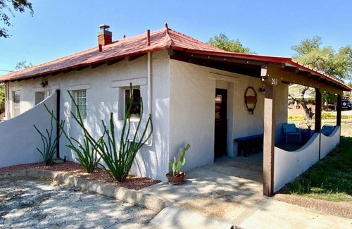 Alpine House | El Viejo Adobe - Across from Sul Ross campus!