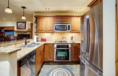 Steamboat Springs Condo | EL5112 | Private Patio with Hot Tub | Close to Mtn | Air Chilling | Pools