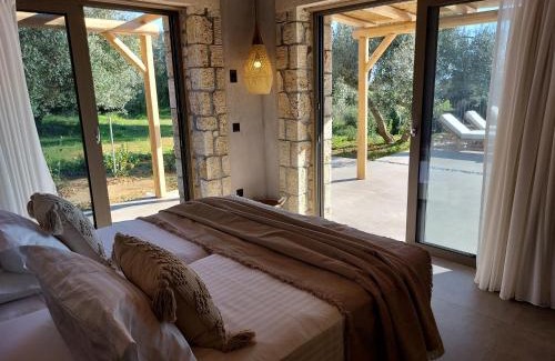Kourkoumelata Villa | Elaiopetra Kefalonia - Stonehouse Hideaway with pool - Modern Luxury with Serene Sea and Mountain Views