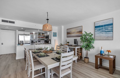 Mid Beach Apartment | Elara Beachfront 2 BRS Direct OceanView w Parking