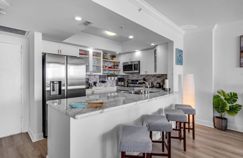 Mid Beach Apartment | Elara Beachfront 2 BRS Direct OceanView w Parking