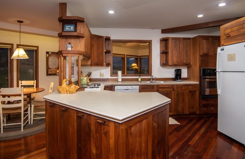 Livingston House | Elbow Creek Retreat-Spacious home with incredible mountain views & a hot tub!