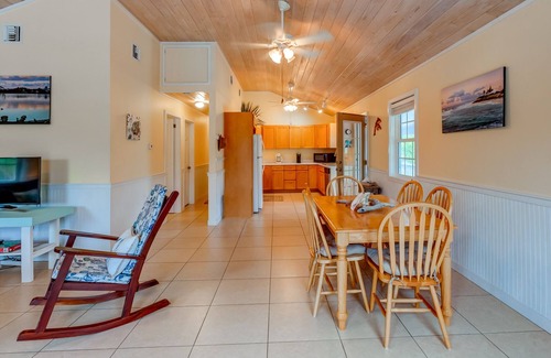 Hope Town House | Elbow Joint: Comfortable Island Escape in White Sound near Firefly Resort