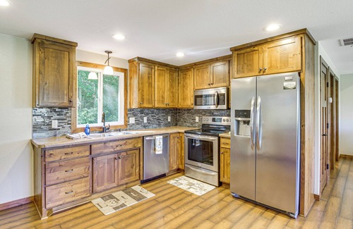 Battle Lake Cabin | 'Elbow Lake Escape' w/Dock in Underwood!