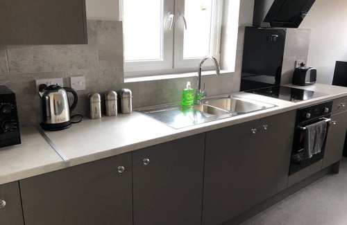 Peterborough Apartment | ELD1 - Large 2 bedrooms, Complimentary Netflix & Parking