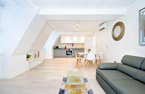 Temple House | Eldon Chambers Flat 2 by City Living London
